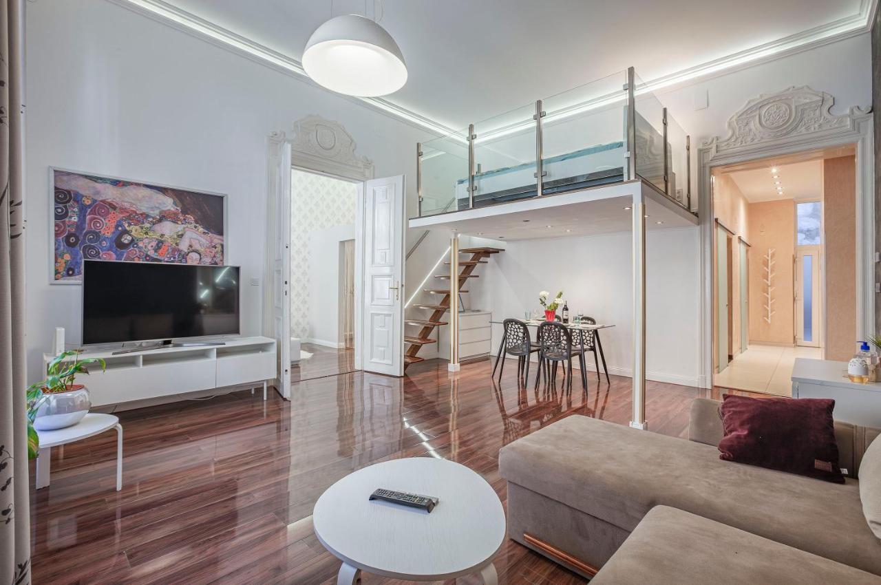 Appartamento Luxury Art Deco Flat / Big Balcony Budapest Esterno foto