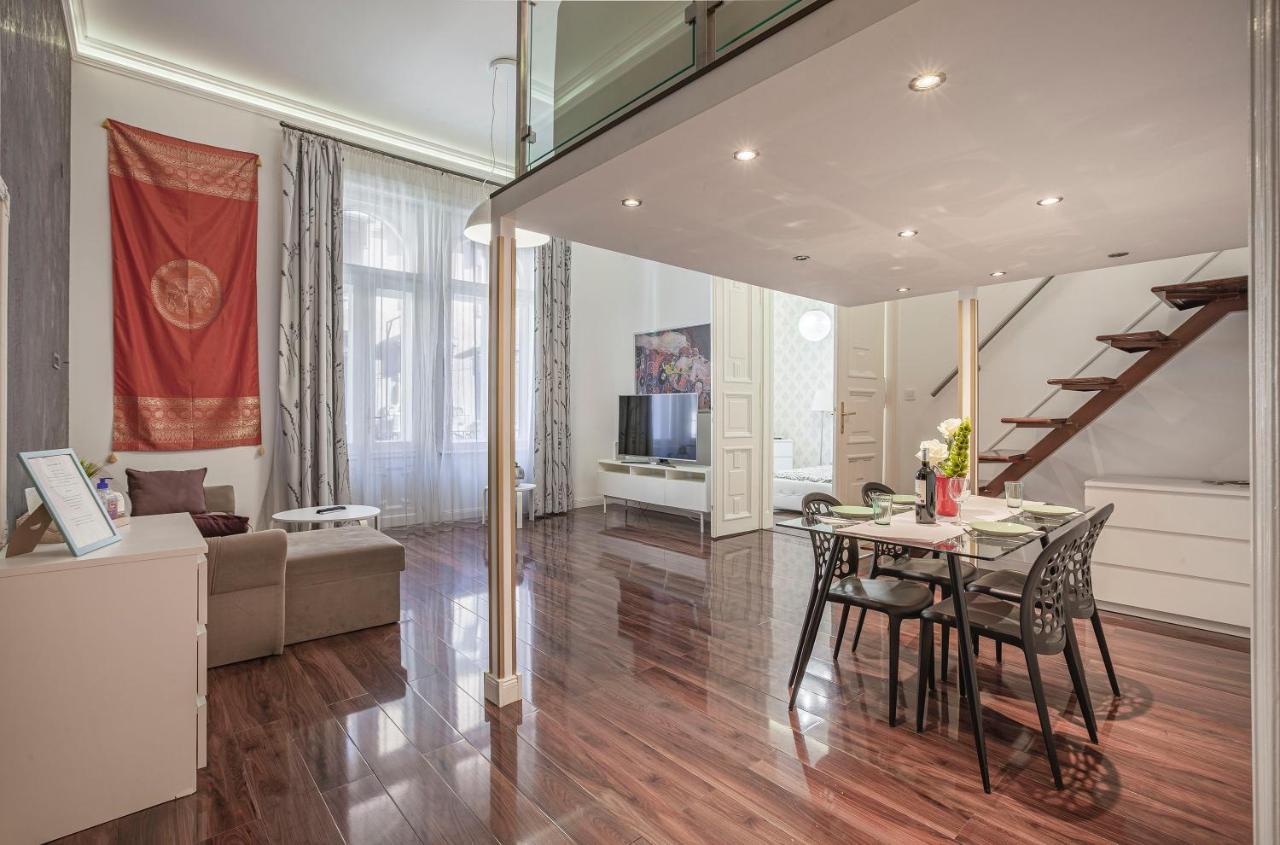 Appartamento Luxury Art Deco Flat / Big Balcony Budapest Esterno foto